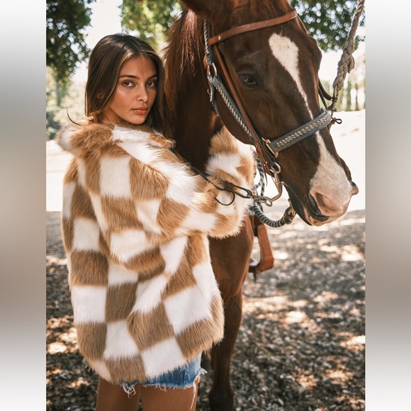 34 Absolutely beautiful Checkerboard Faux Fur Coat Jacket - Picture 6 of 7